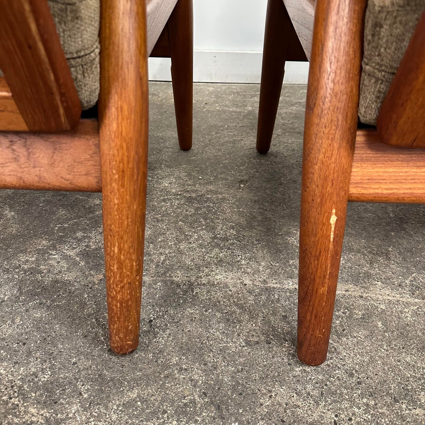 Pair of Hans Wegner Ge-270 Lounge Chairs by Getama