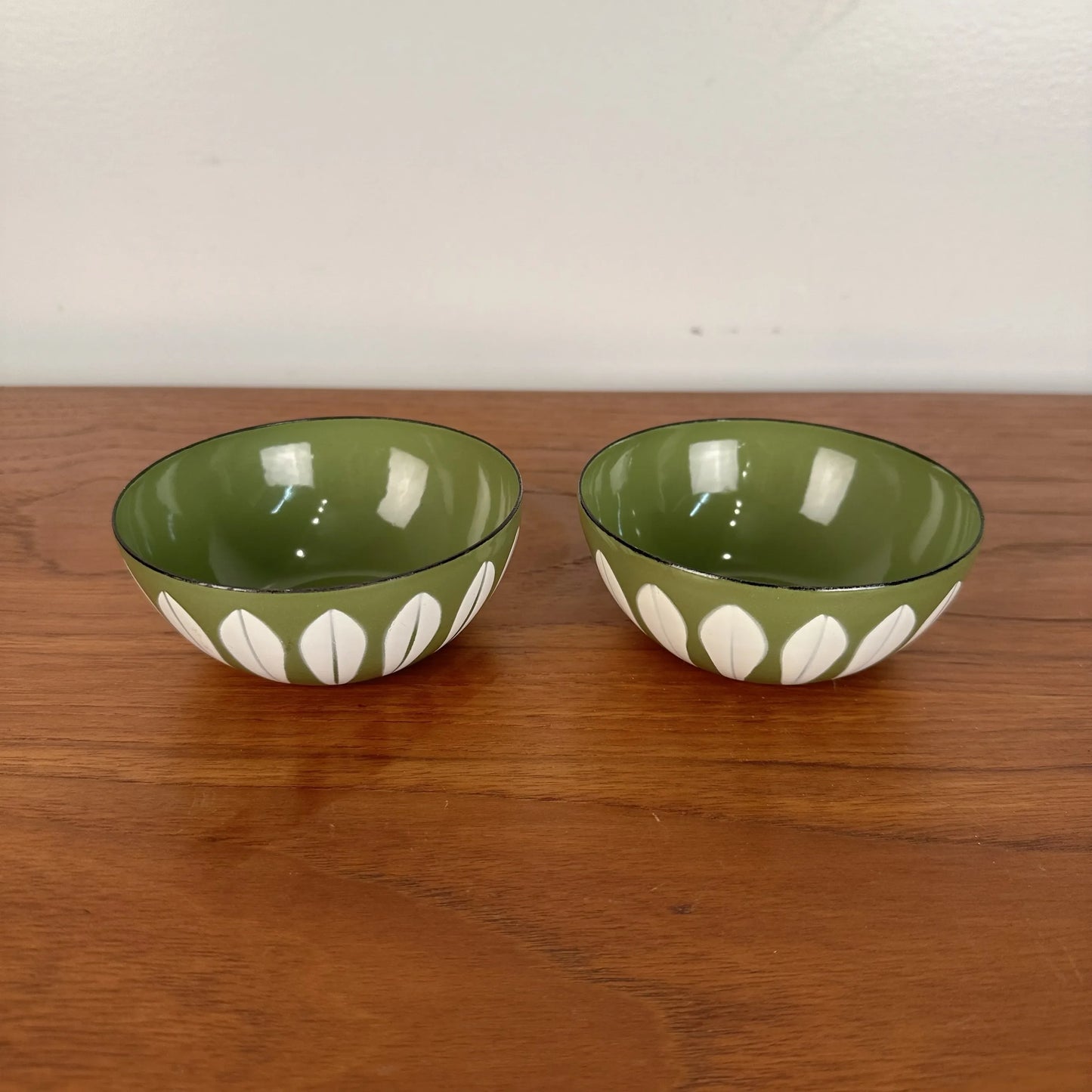 Pair of Cathrine Holm Bowl Avocado White Lotus Enamel Norway