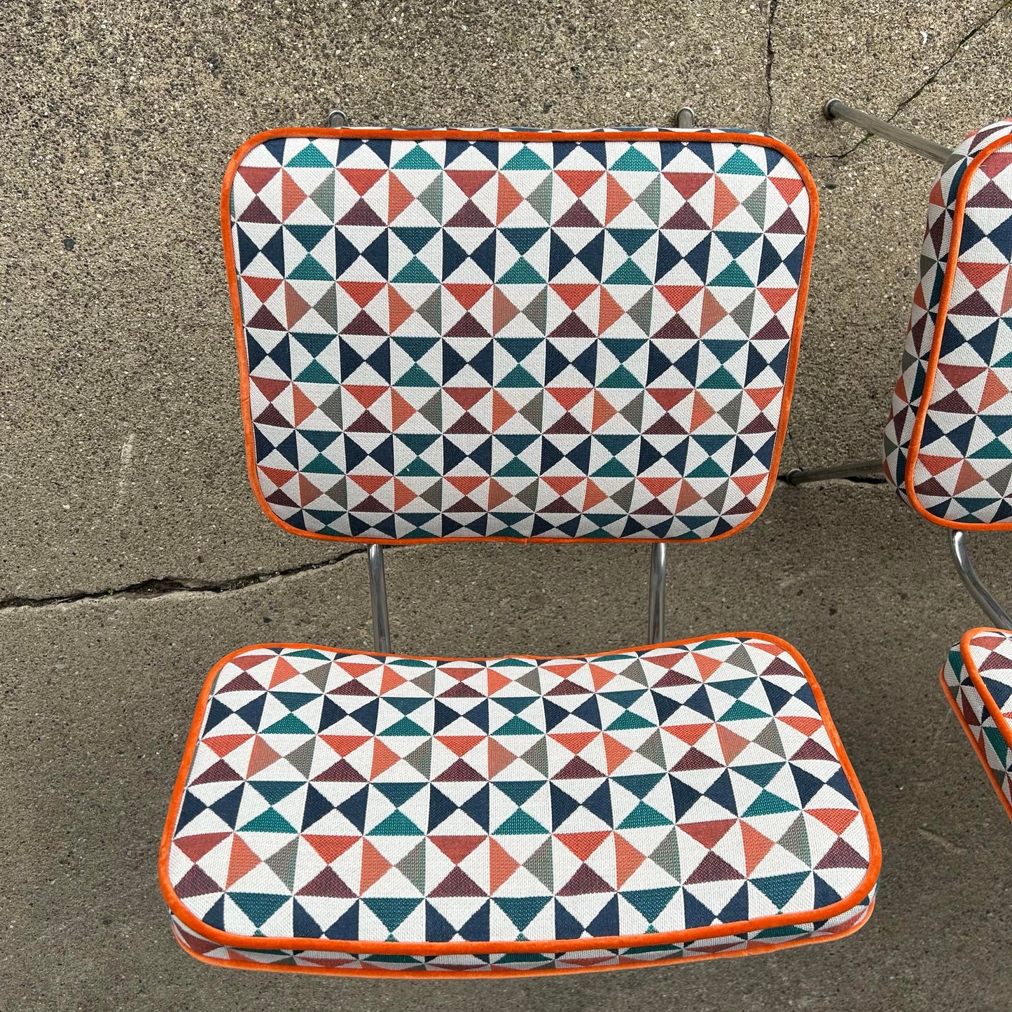 Set of 4 Early George 4671 Aluminum Frame Nelson Chairs Recovered in Geometric Sunbrella Fabric