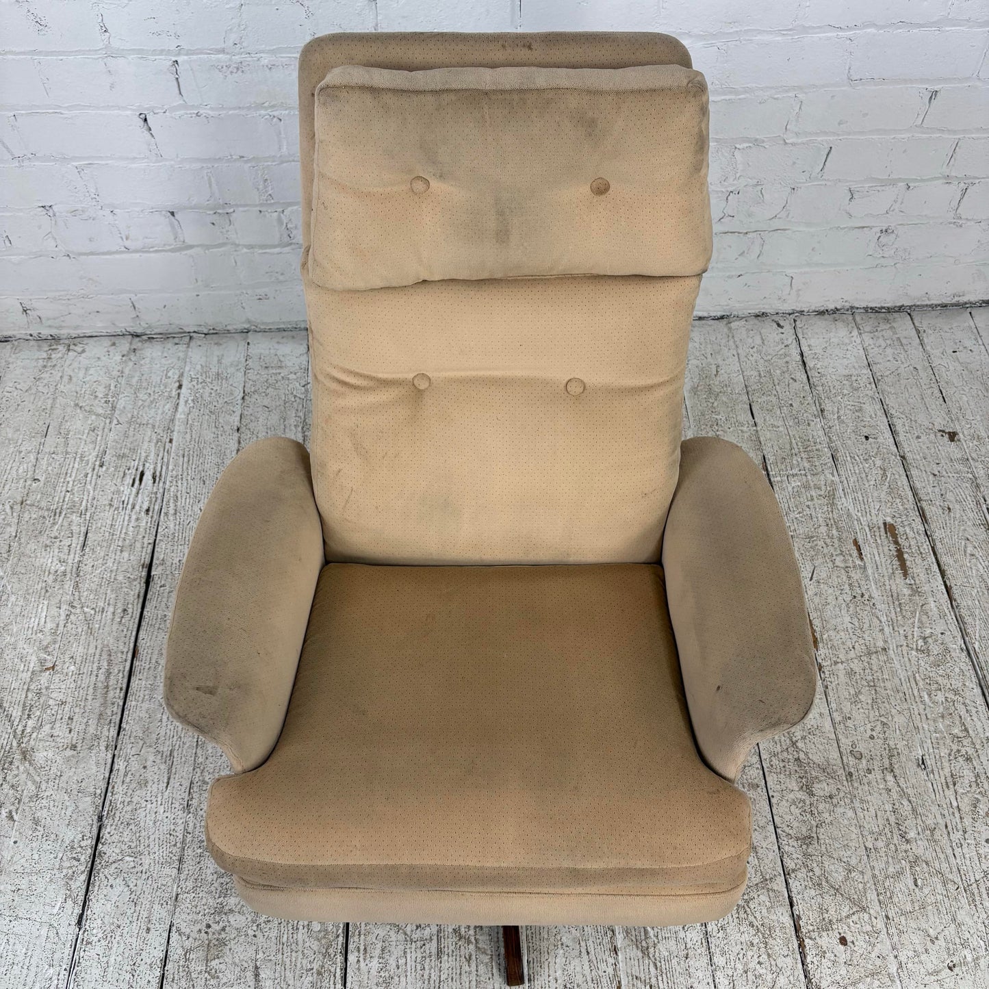 Mid Century Modern Scandinavian Lounge Chair on Rosewood Base Recliner