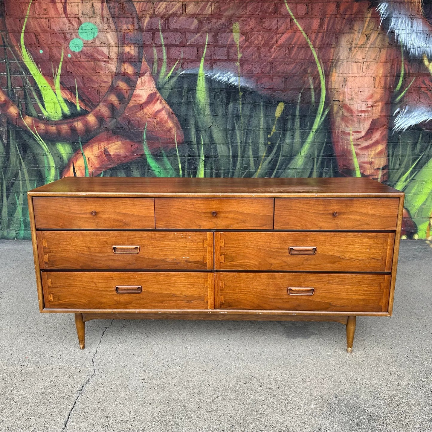 Lane Acclaim 7 Drawer Low Dresser