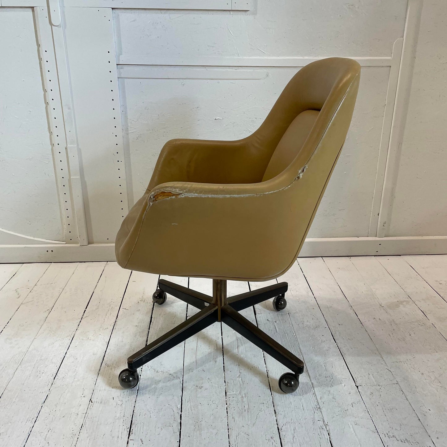 Mid Century Leather Executive Chair by Max Pearson for Knoll