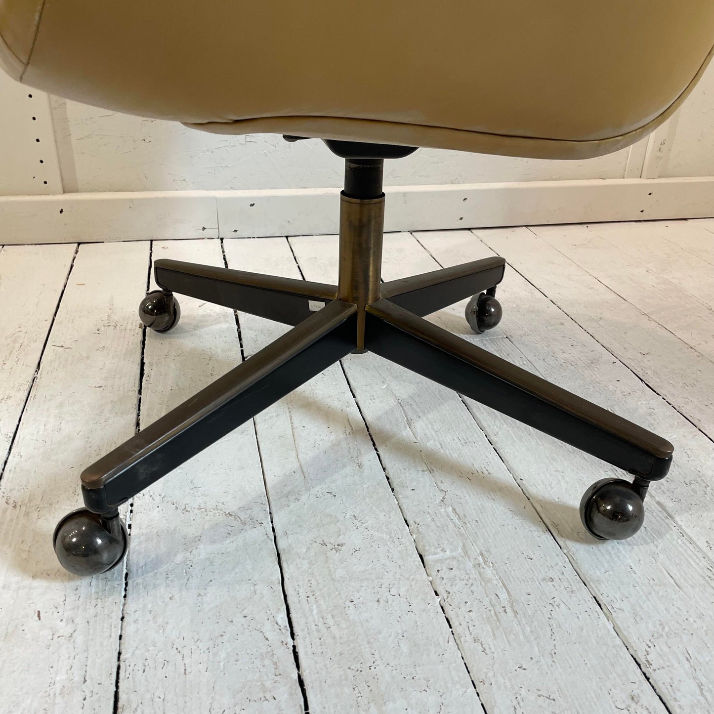 Mid Century Leather Executive Chair by Max Pearson for Knoll