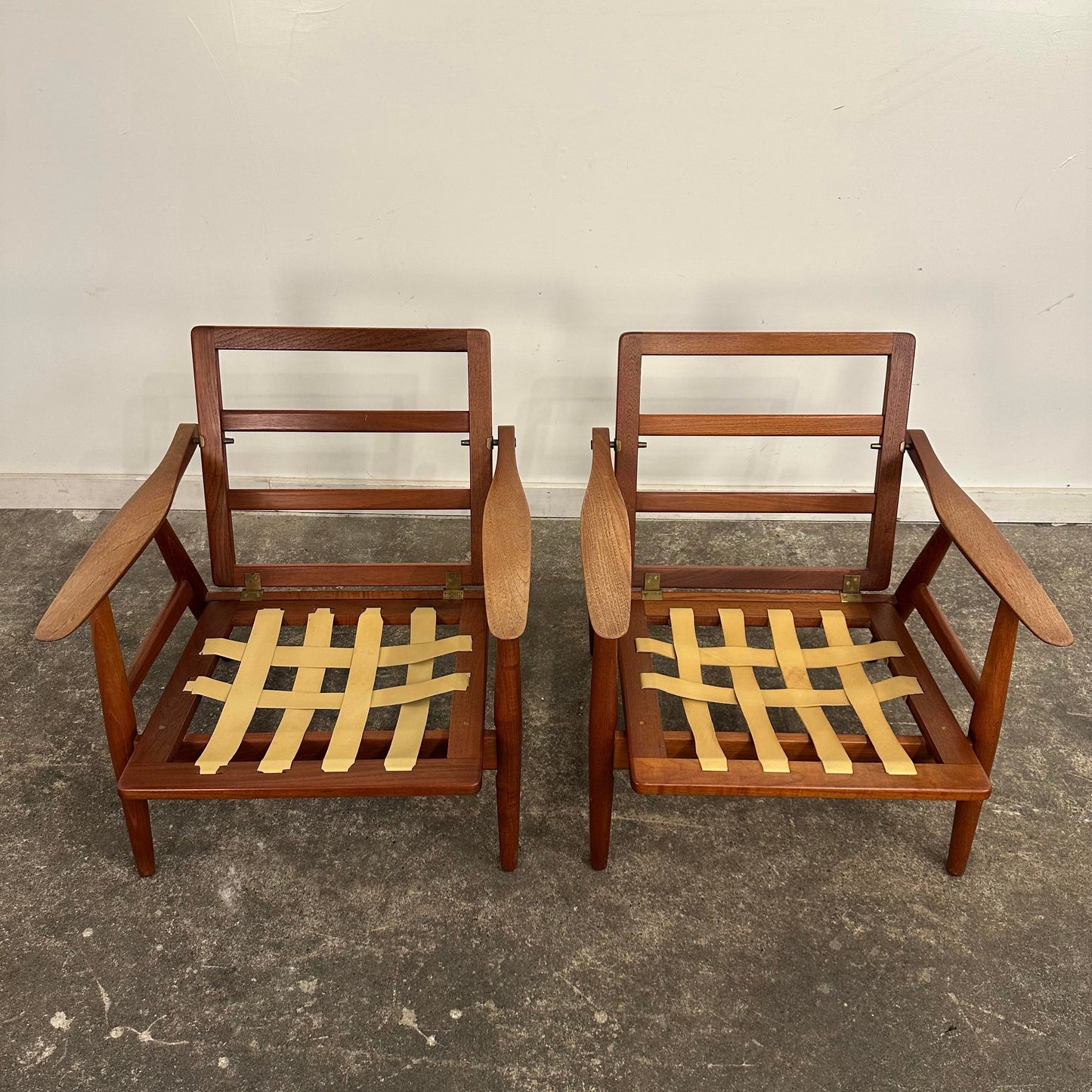 Pair of Hans Wegner Ge-270 Lounge Chairs by Getama