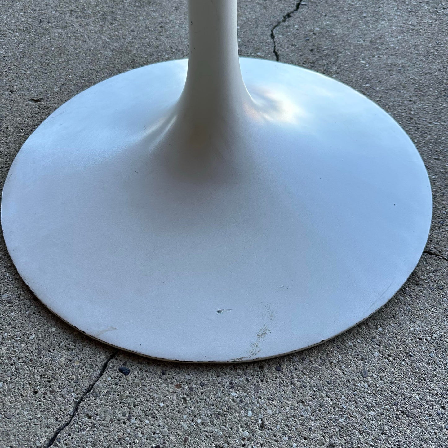 Mid Century Modern Eero Saarinen for Knoll Walnut Round Dining Kitchen Table 42"