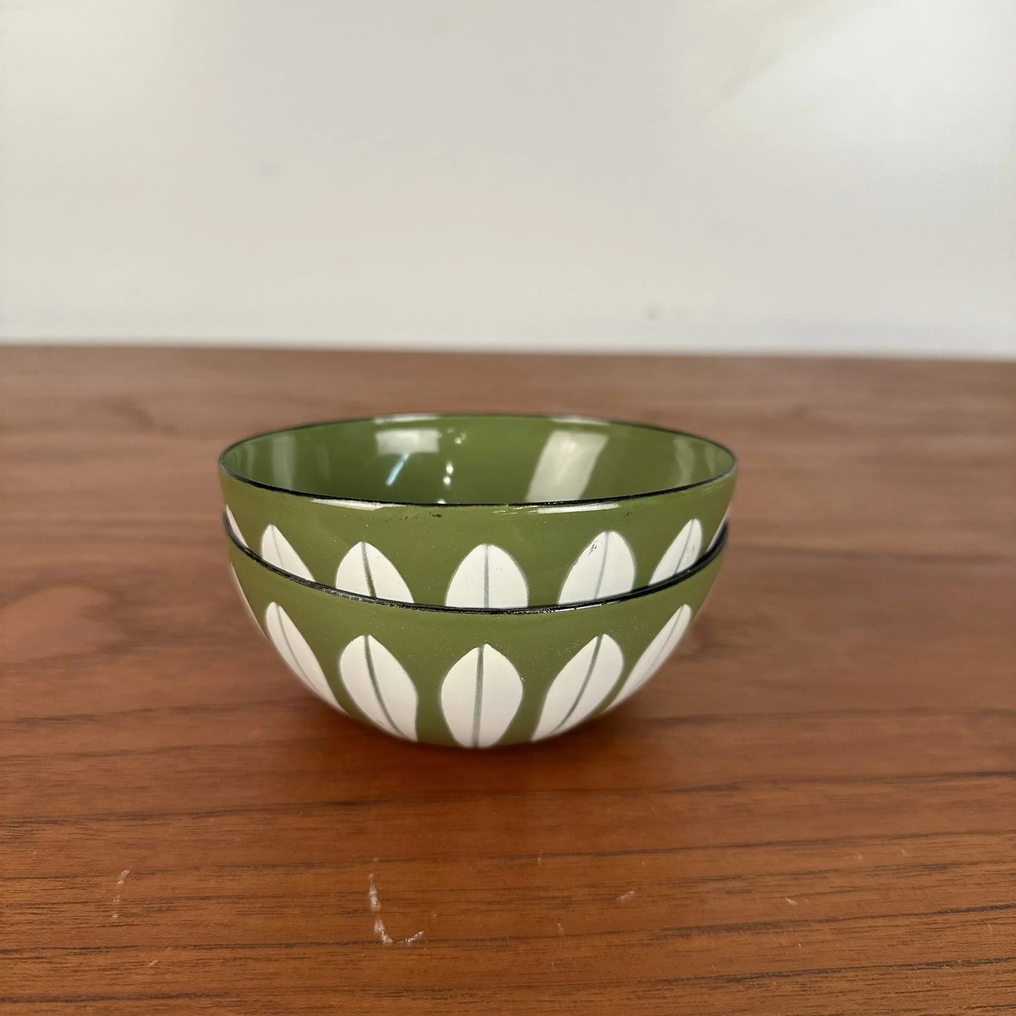 Pair of Cathrine Holm Bowl Avocado White Lotus Enamel Norway