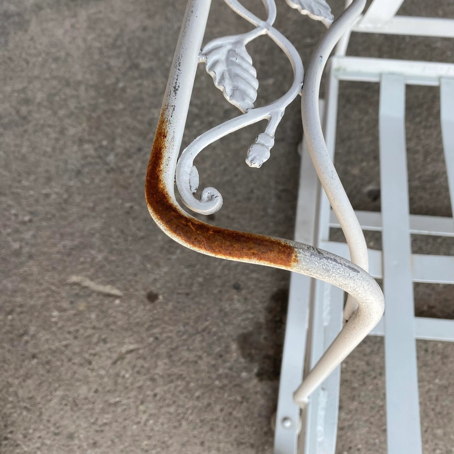 Mid Century Modern Pair of White Woodard Outdoor Patio Bouncers Chattily Rose Pattern