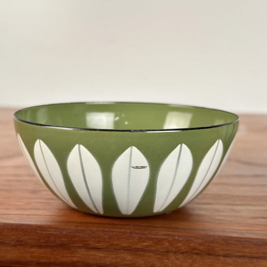 Pair of Cathrine Holm Bowl Avocado White Lotus Enamel Norway