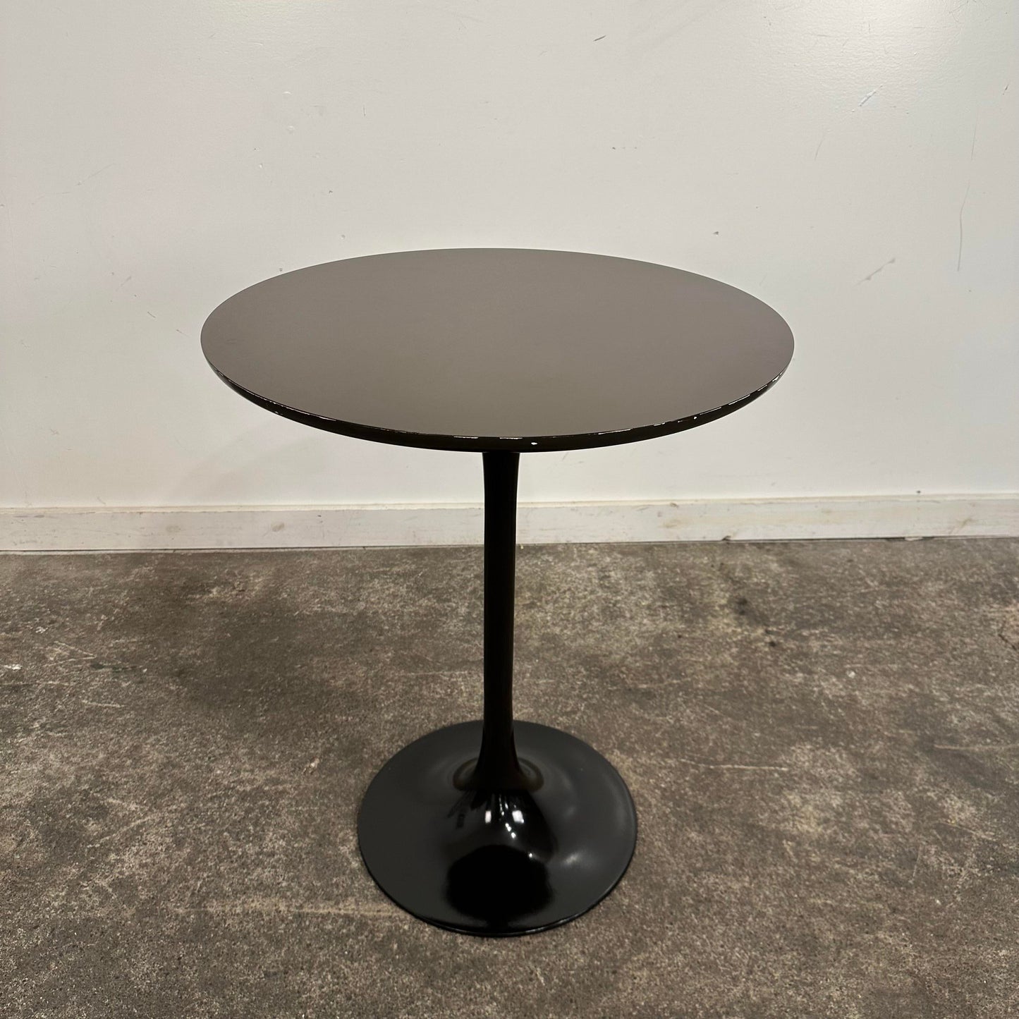 Mid Century Modern Burke Round Tulip Bistro Table
