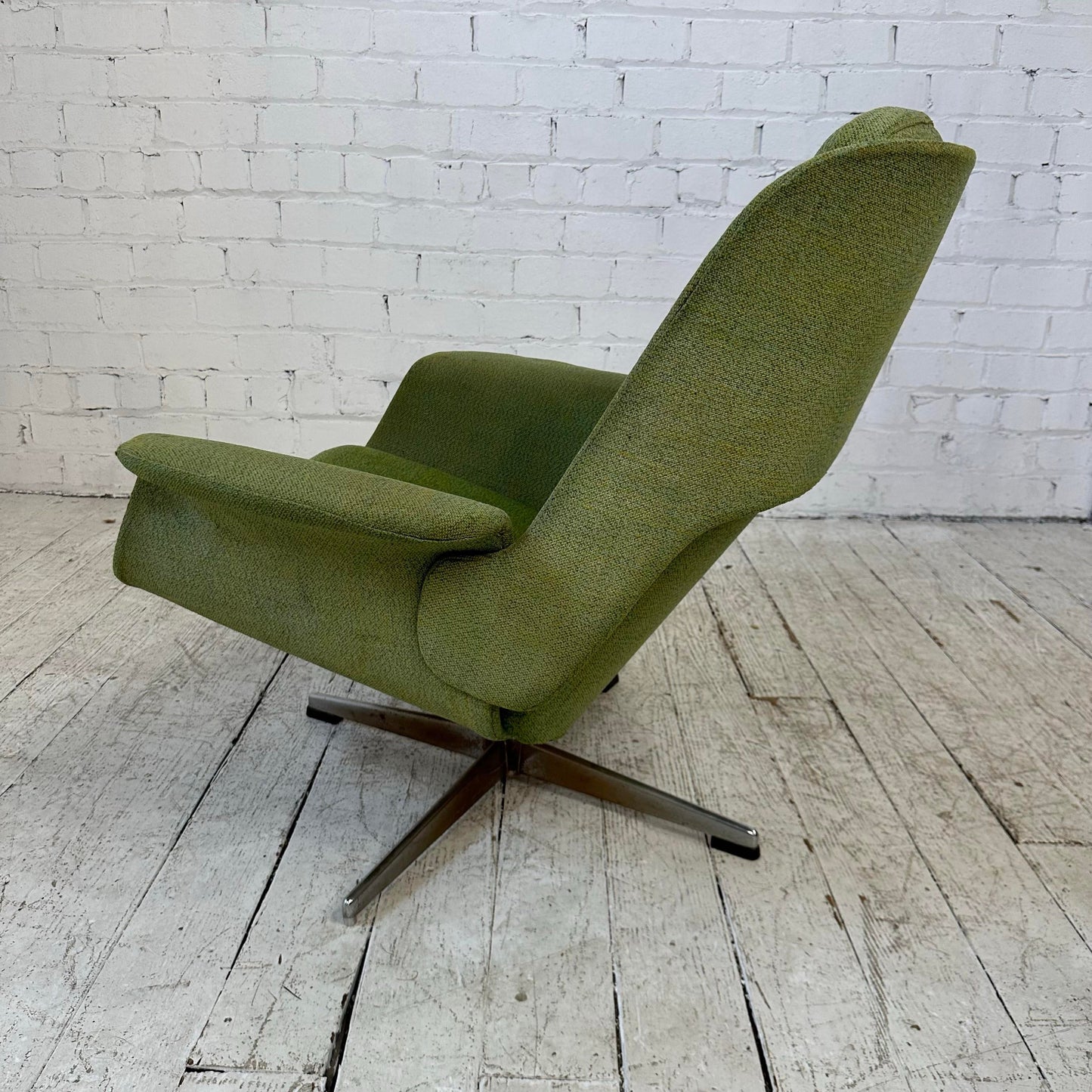 Stending Swivel Lounge Chair