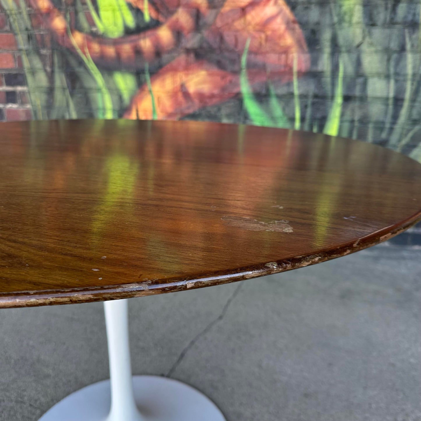 Mid Century Modern Eero Saarinen for Knoll Walnut Round Dining Kitchen Table 42"