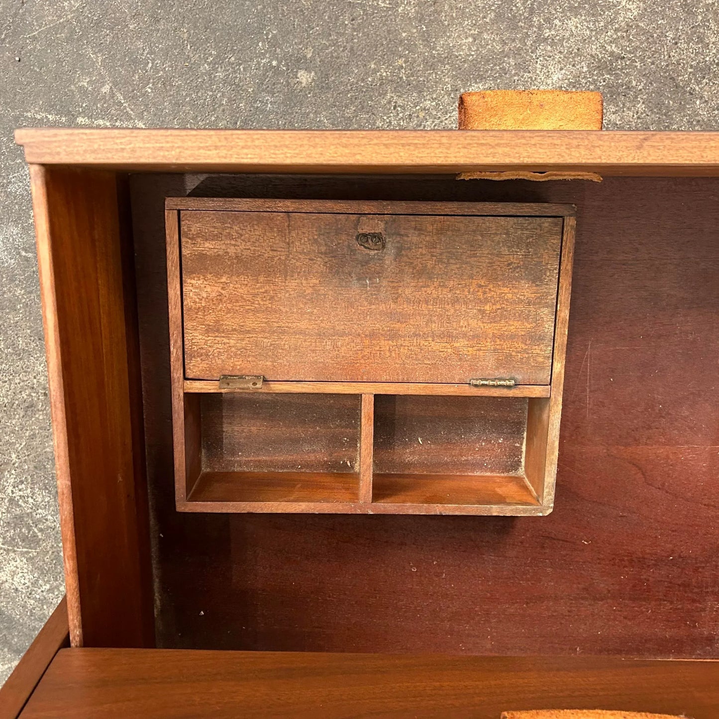 Mid Century Modern Chest of Drawers With Leather Pulls