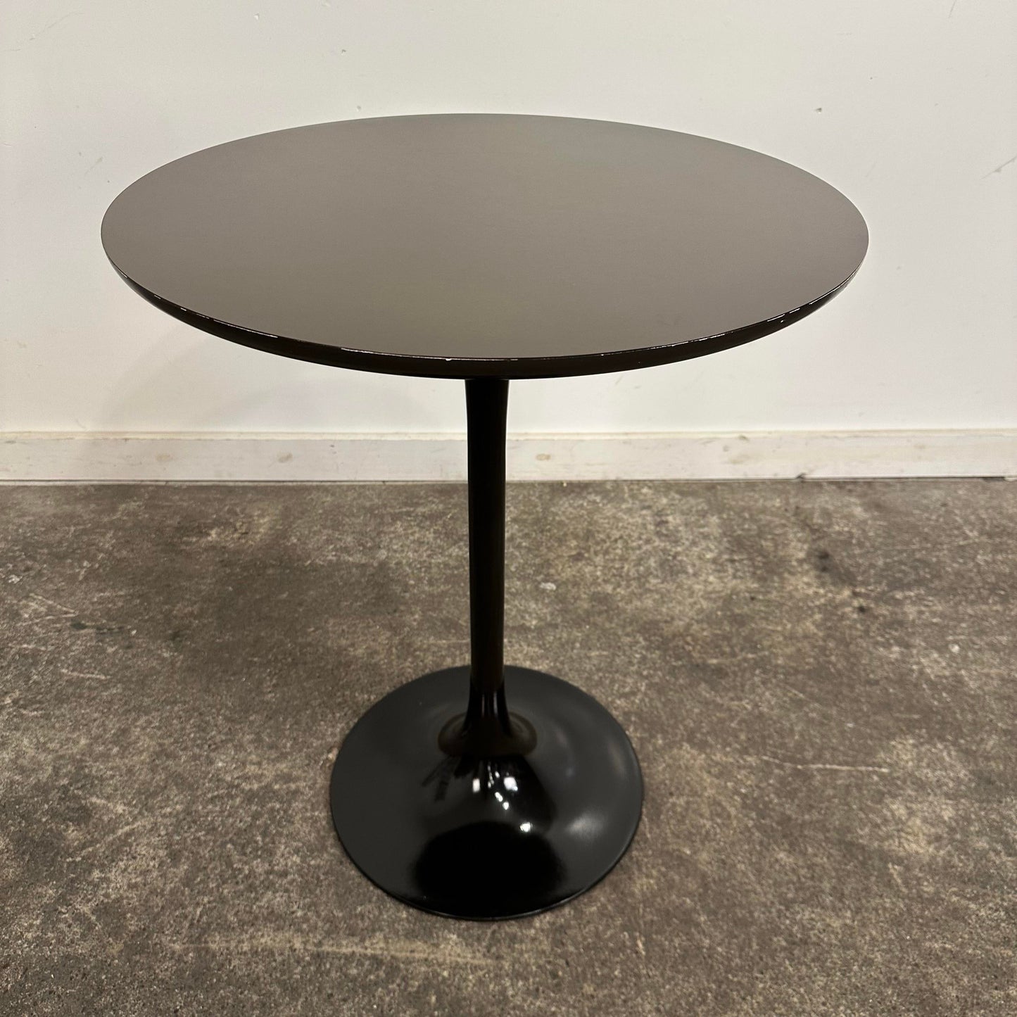 Mid Century Modern Burke Round Tulip Bistro Table