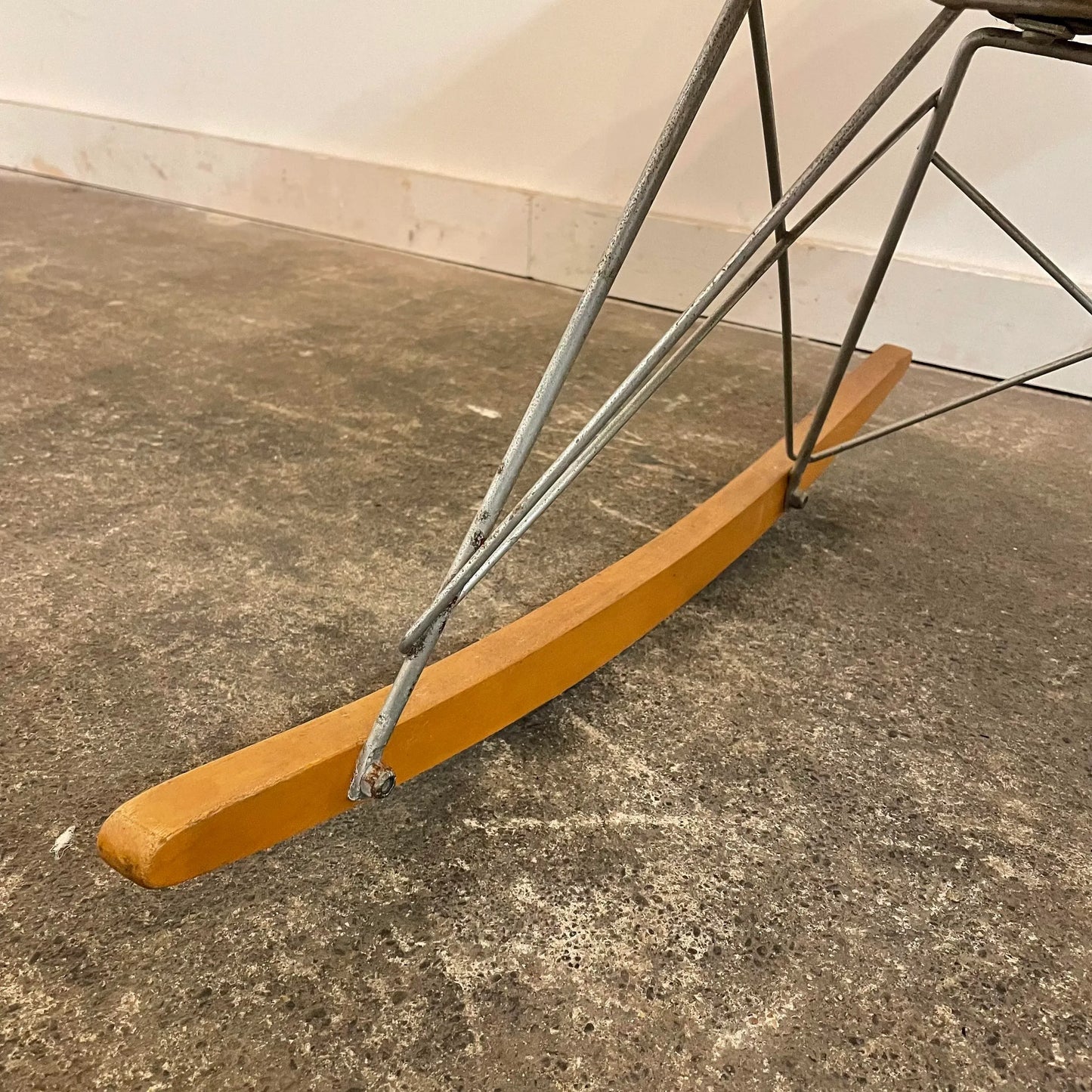 Charles and Ray Eames Arm Shell Rocking Chair for Herman Miller in White Fiberglass With Authentic Rocking Base