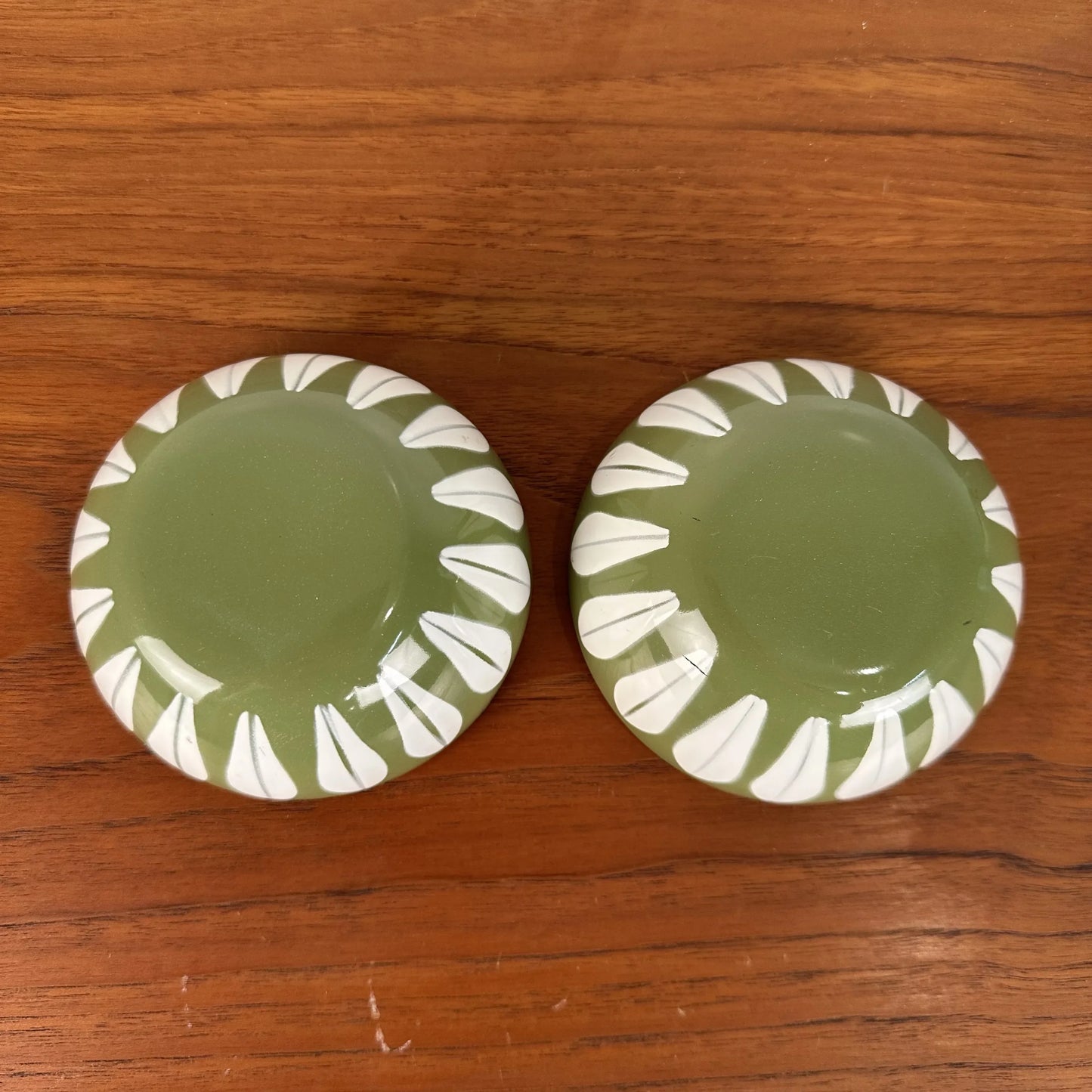 Pair of Cathrine Holm Bowl Avocado White Lotus Enamel Norway