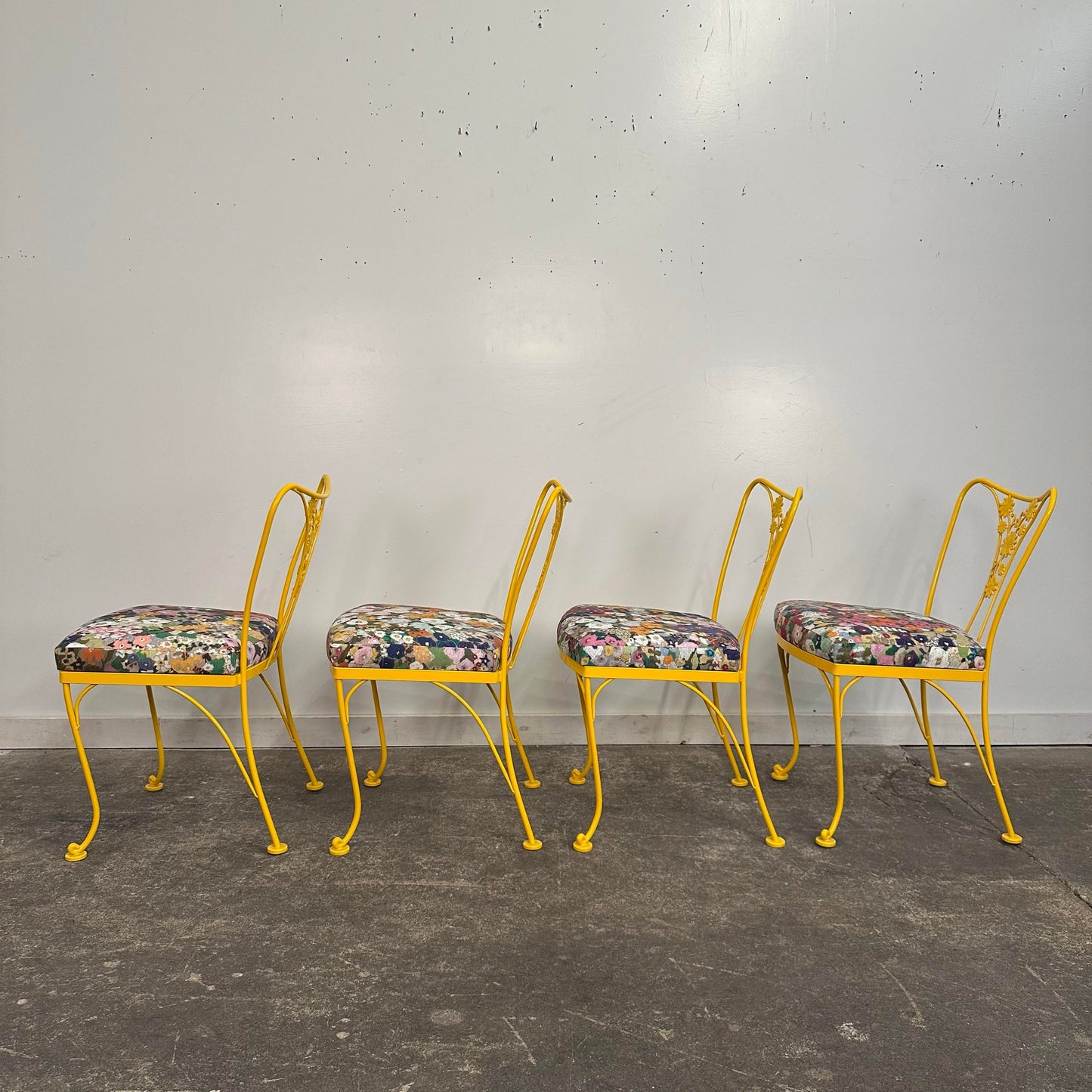 Mid 20th Century Russell Woodard Attributed Daisy Pattern Patio Dining Chairs Recovered in Hollyhocks Outdoor Fabric - Set of 4