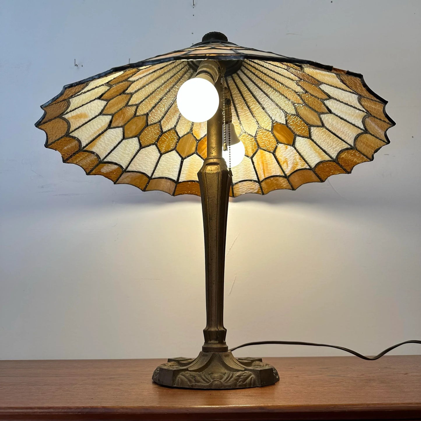 Antique Stained Glass Tiffany Style Table Lamp