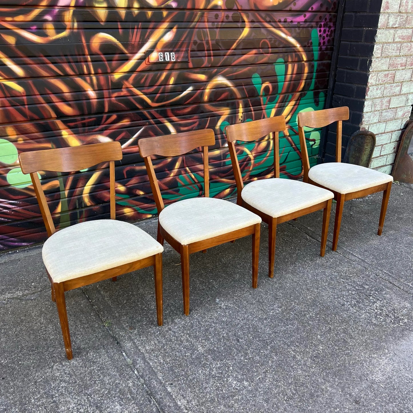 American of Martinsville Dining Set With Four Chairs