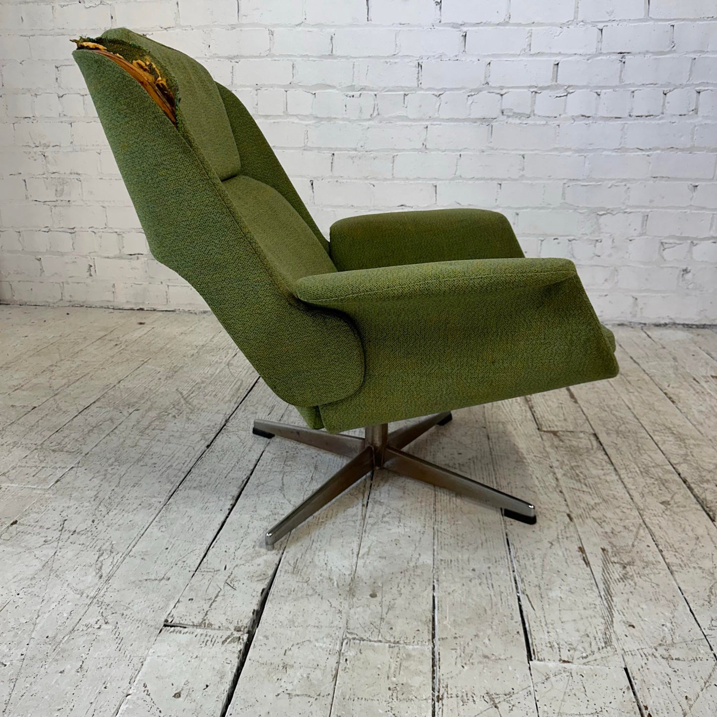 Stending Swivel Lounge Chair