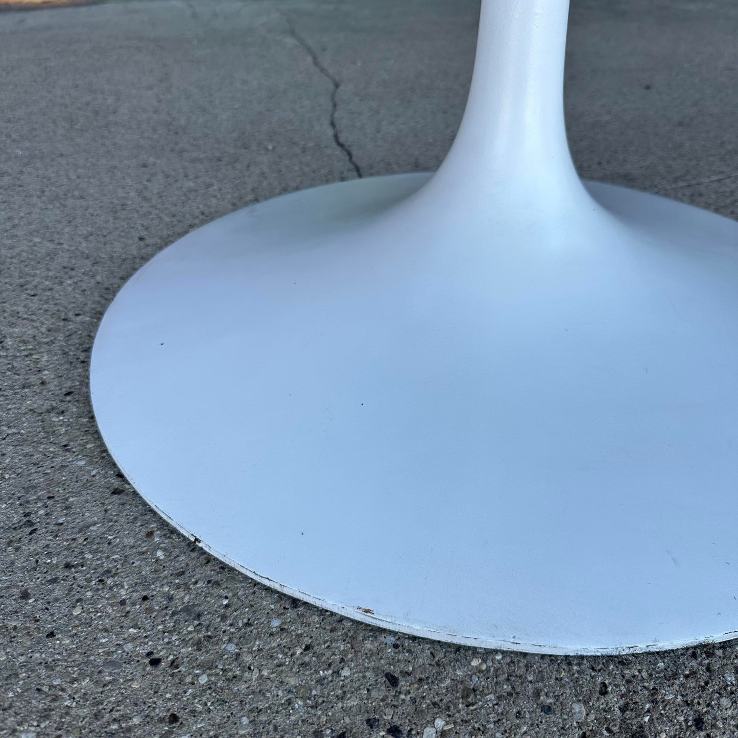 Mid Century Modern Eero Saarinen for Knoll Walnut Round Dining Kitchen Table 42"