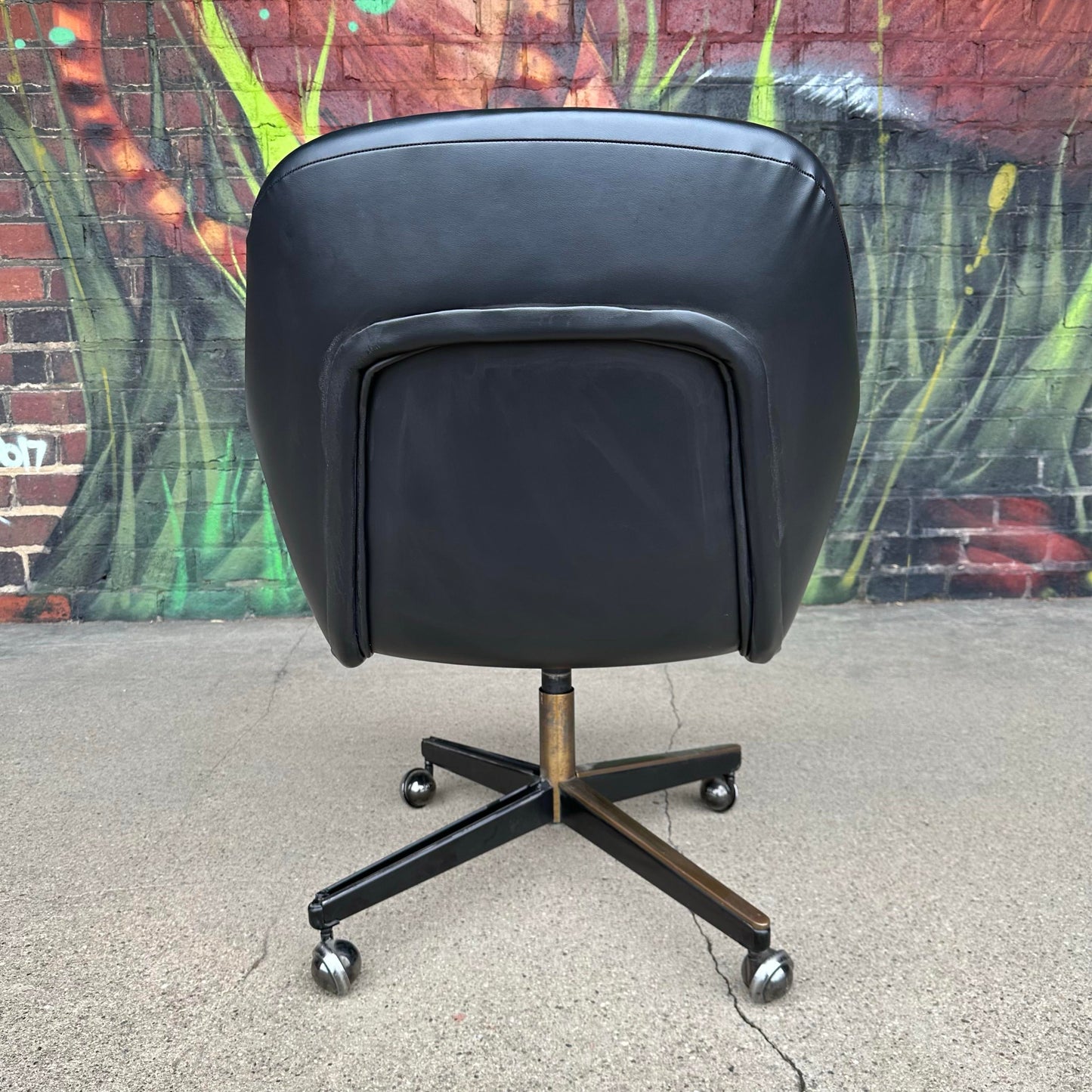 Max Pearson for Knoll Black Vinyl Executive Chair