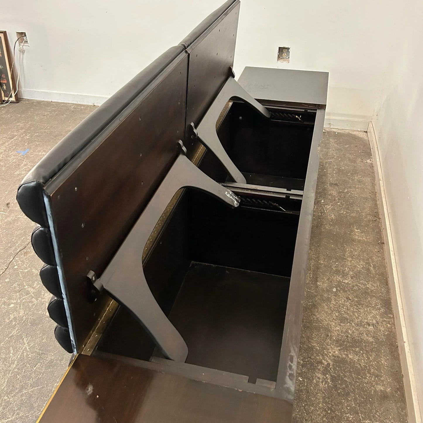 King Size Headboard With Floating End Tables Dunbar? Or Probbe?