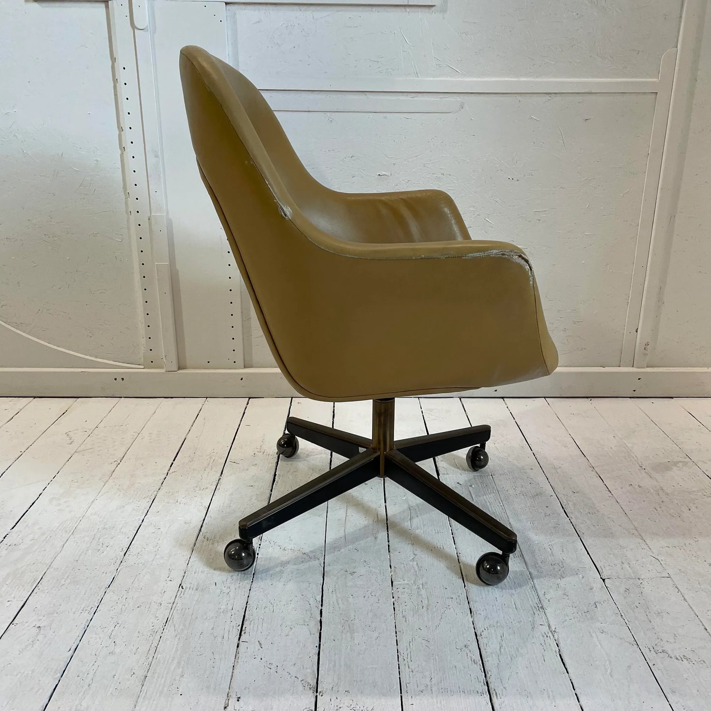 Mid Century Leather Executive Chair by Max Pearson for Knoll