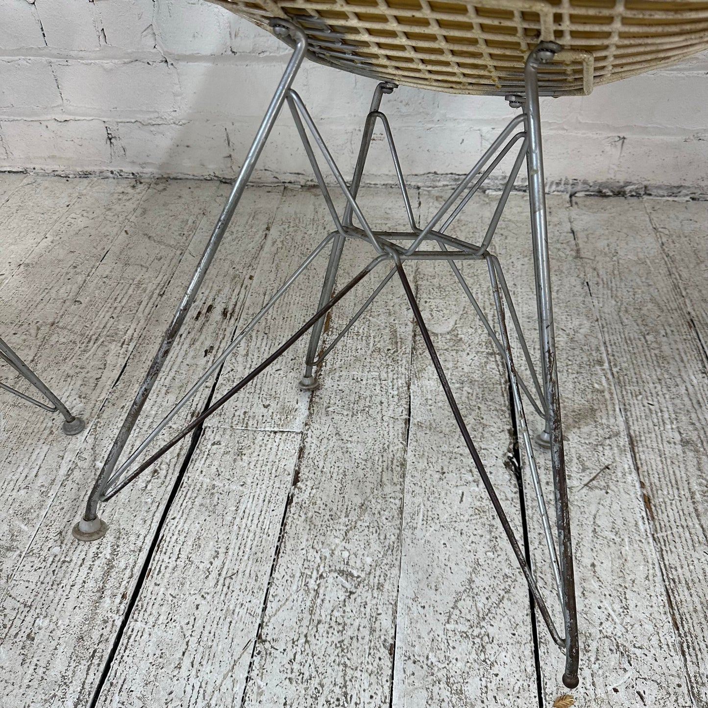 Set of 4 Eames Herman Miller Dkr-1 Eiffel Wire Chairs Leather Pads