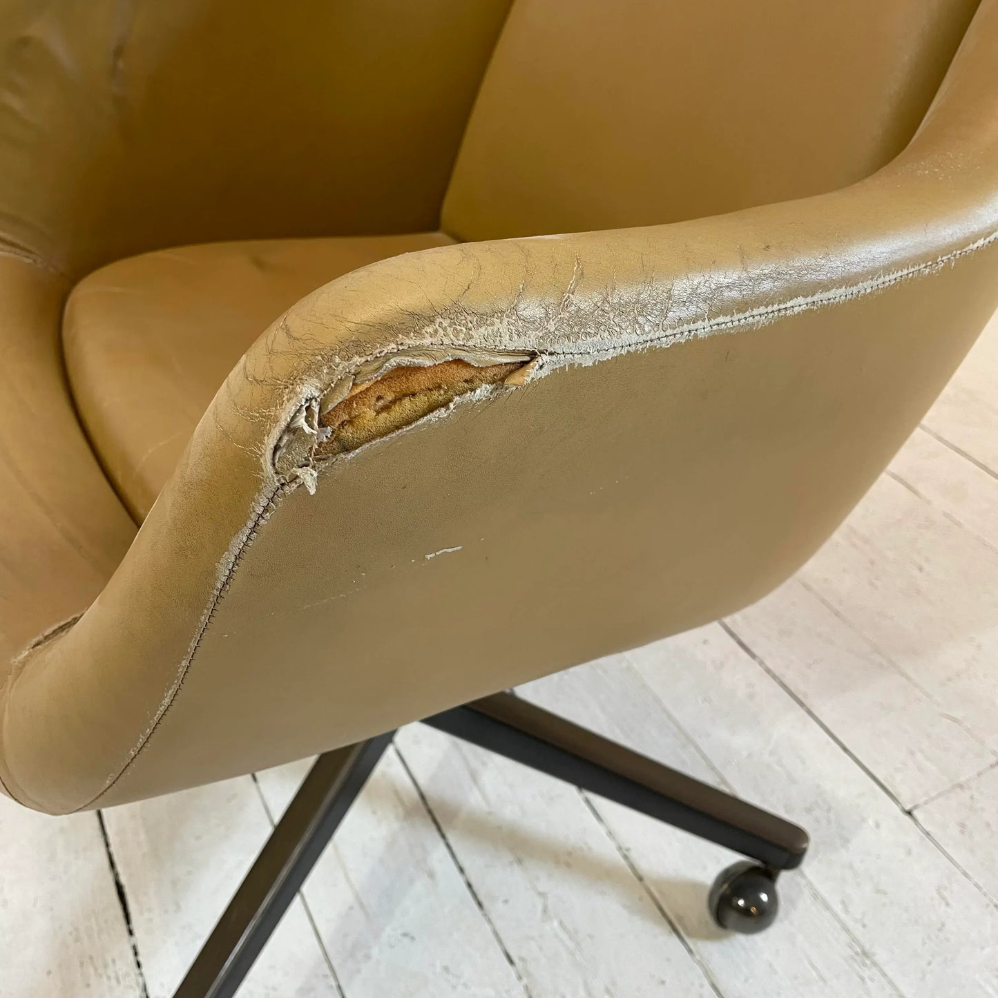 Mid Century Leather Executive Chair by Max Pearson for Knoll