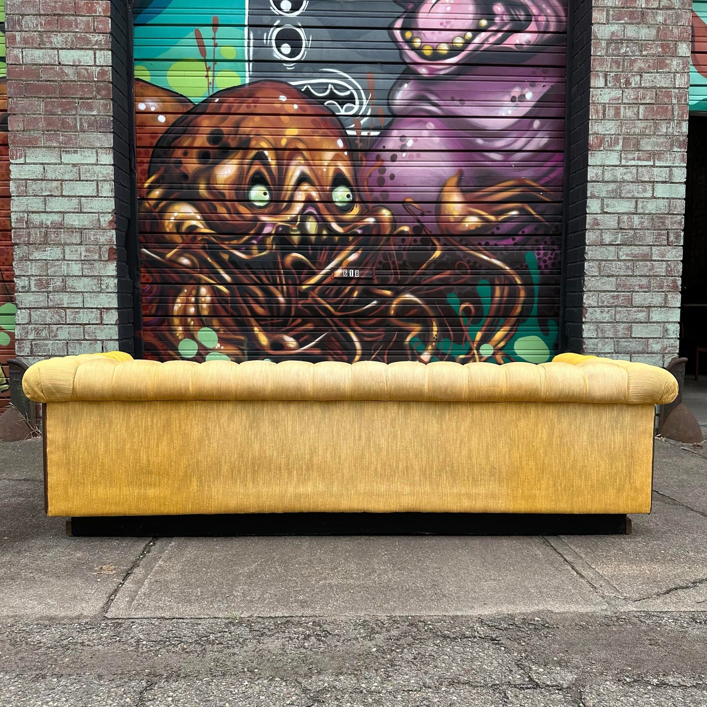 Mid Century Modern Tufted Party Case Sofa