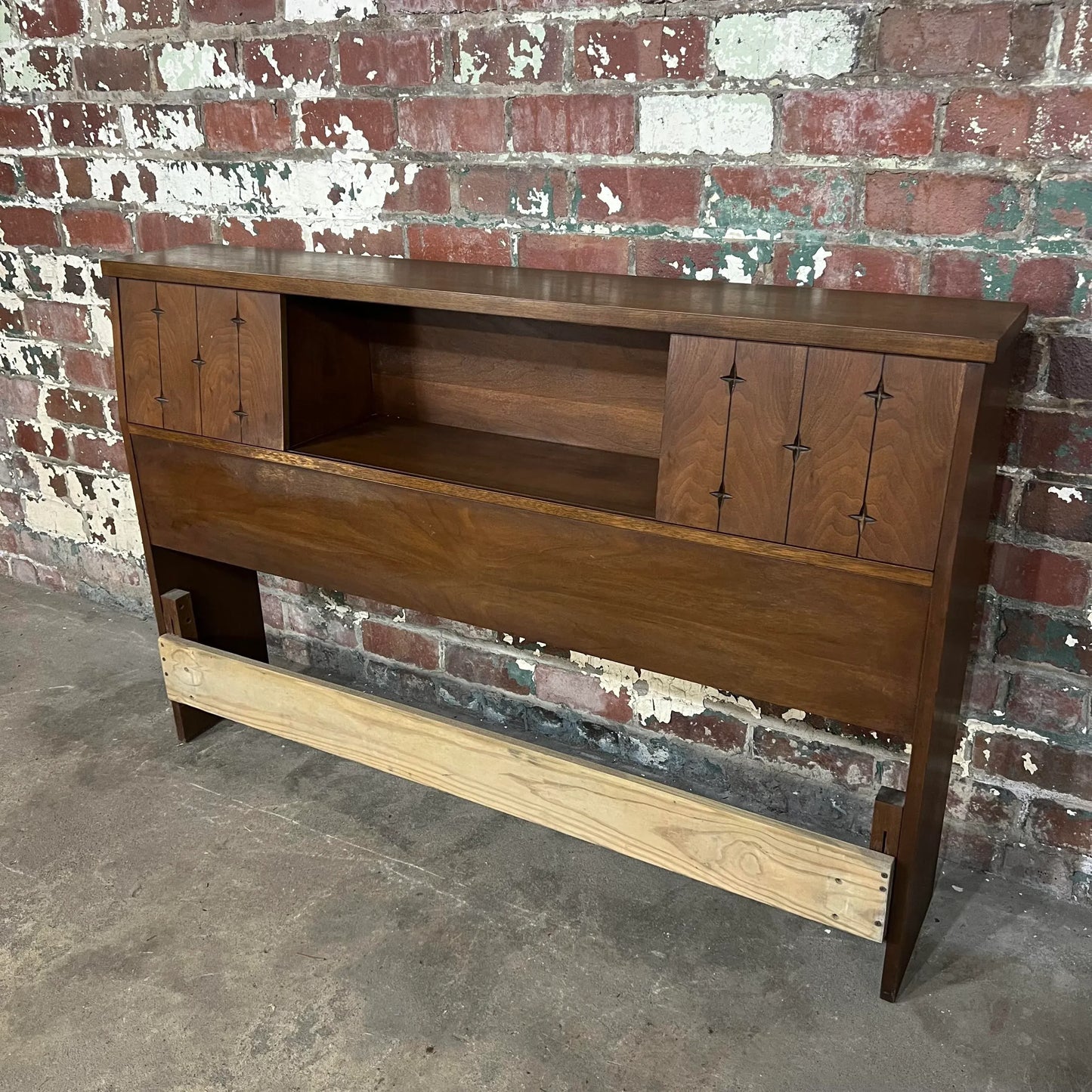 Boyhill Saga Full Size Headboard