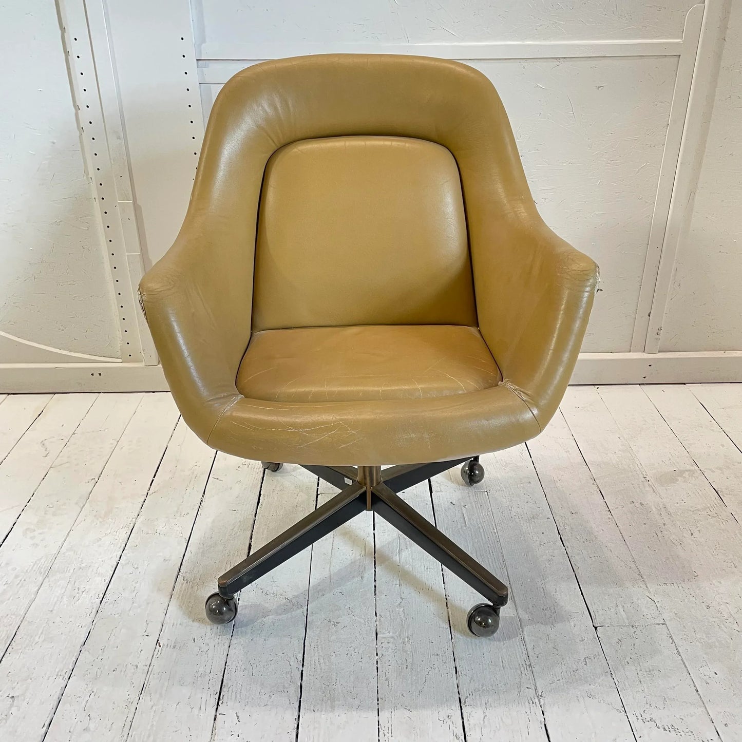 Mid Century Leather Executive Chair by Max Pearson for Knoll