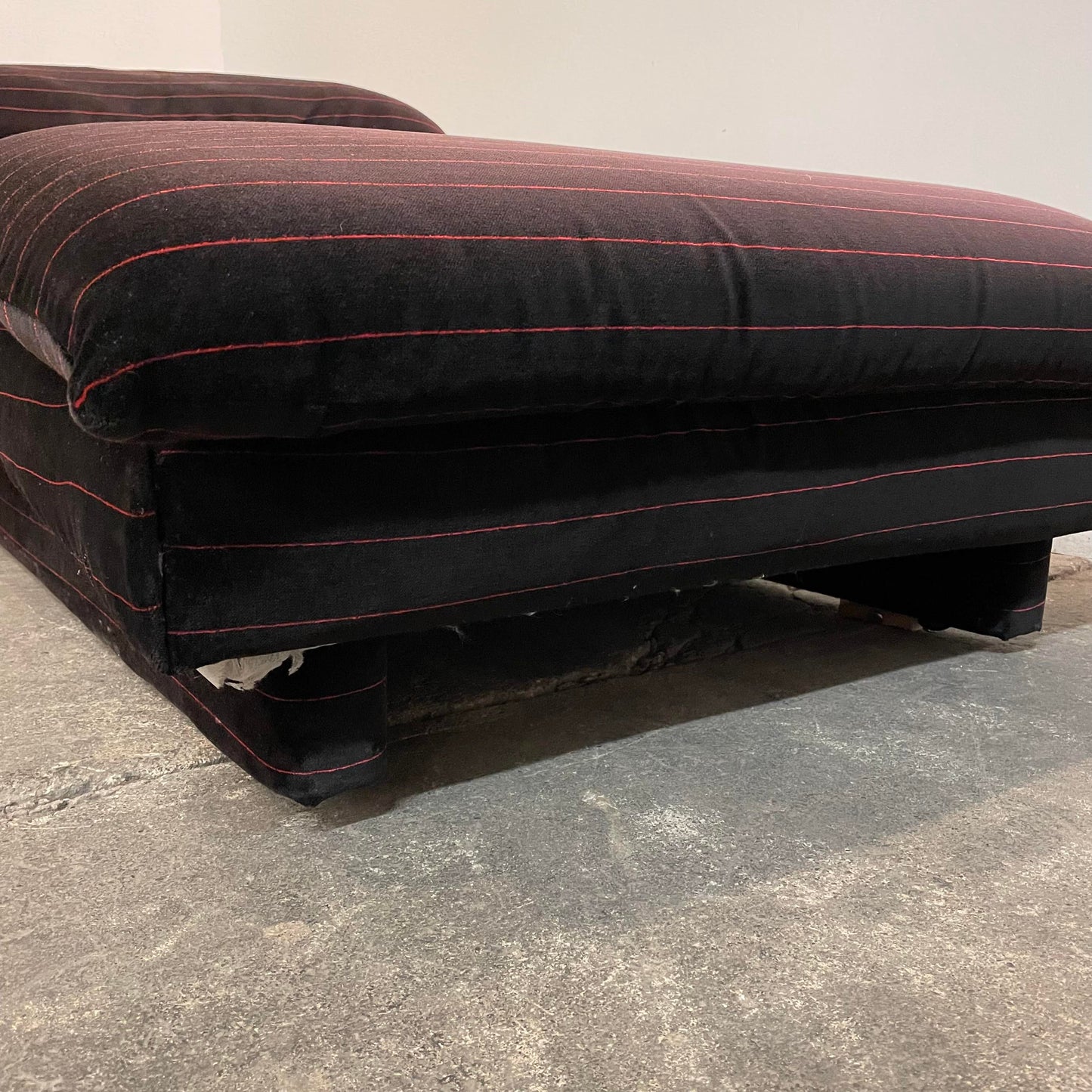 1980s Vladimir Kagan for Preview Furniture Black and Red Stripe Chaise