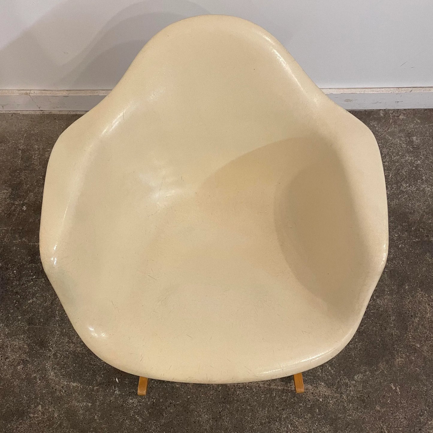 Charles and Ray Eames Arm Shell Rocking Chair for Herman Miller in White Fiberglass With Authentic Rocking Base