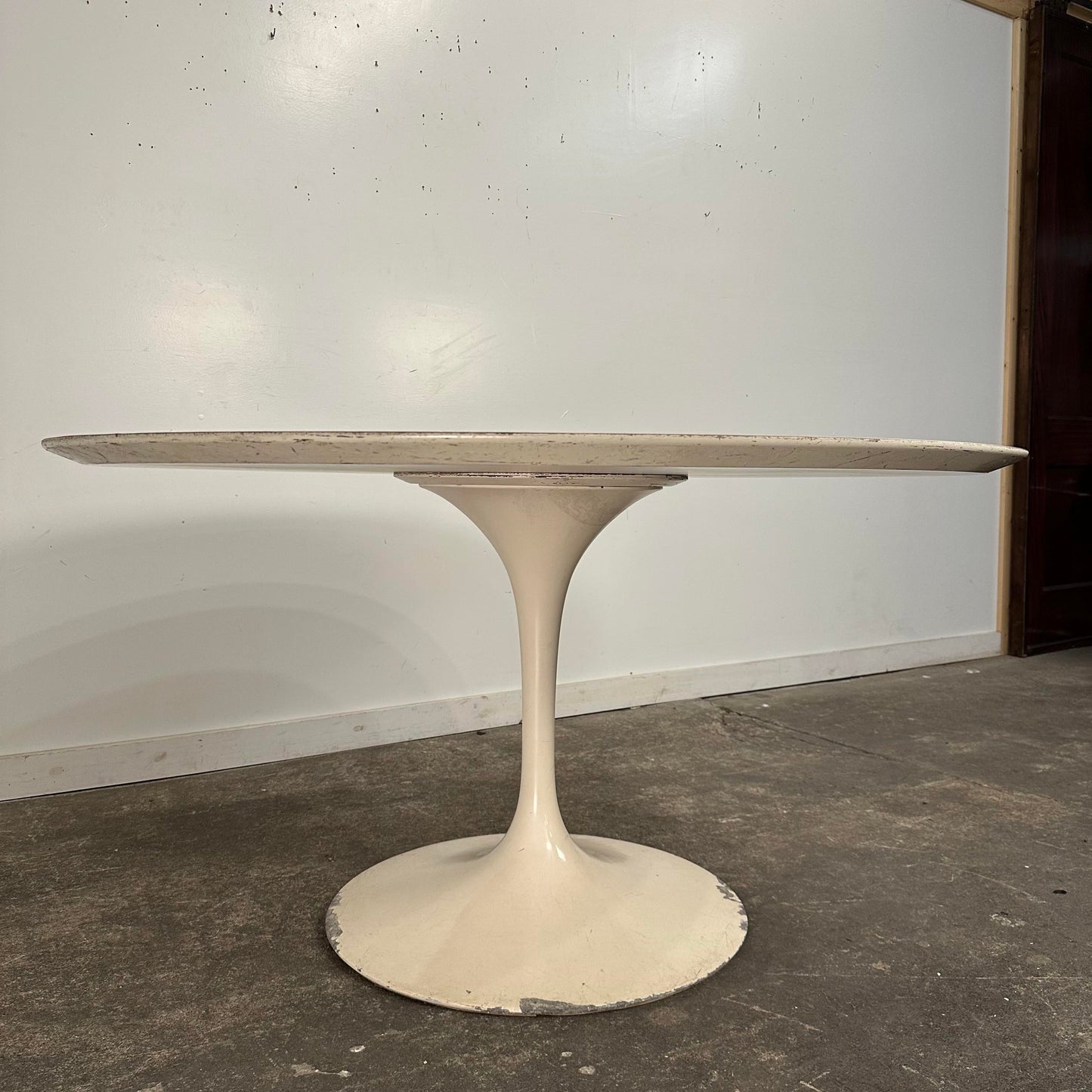 Mid Century Modern Eero Saarinen Knoll Tulip Dining Table