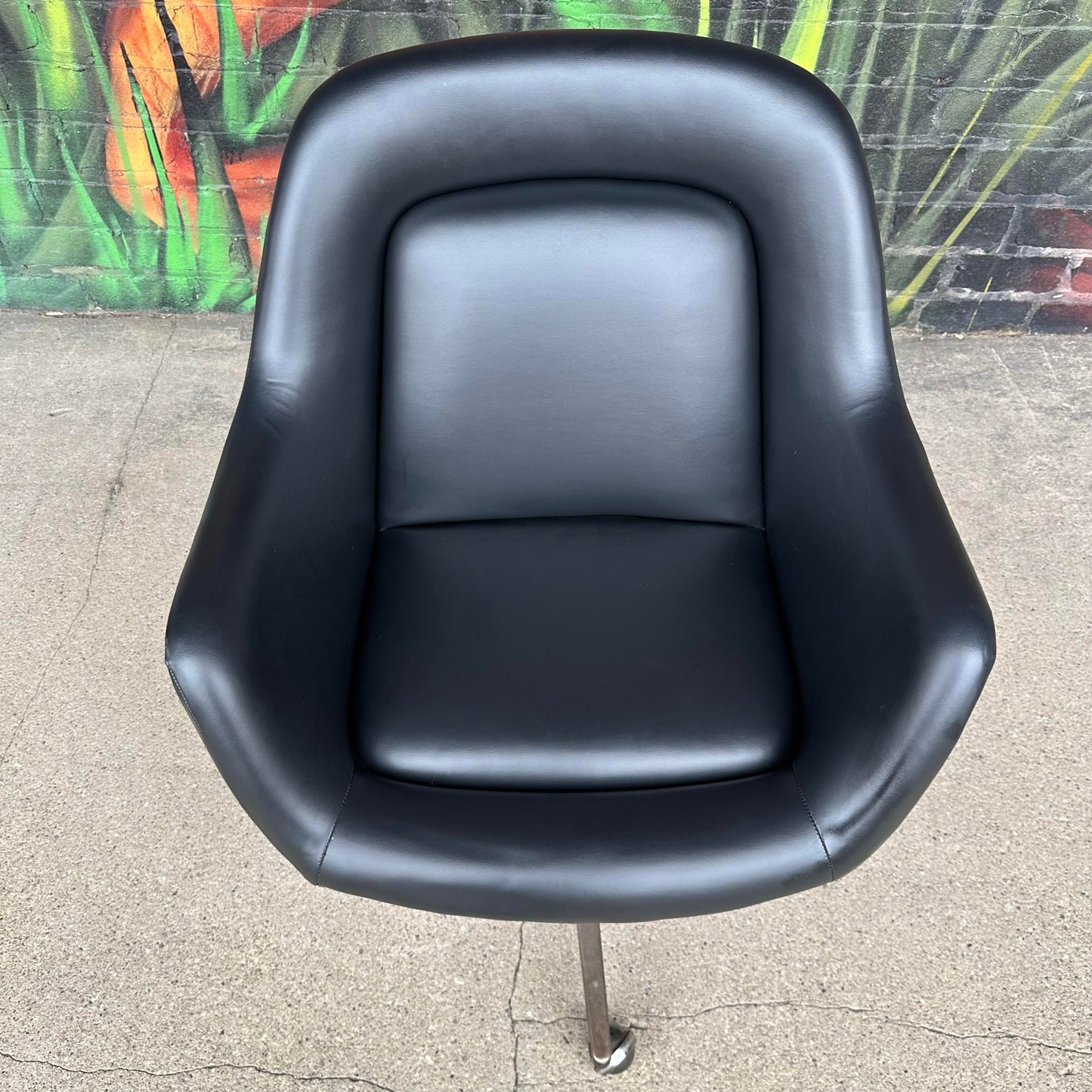 Max Pearson for Knoll Black Vinyl Executive Chair