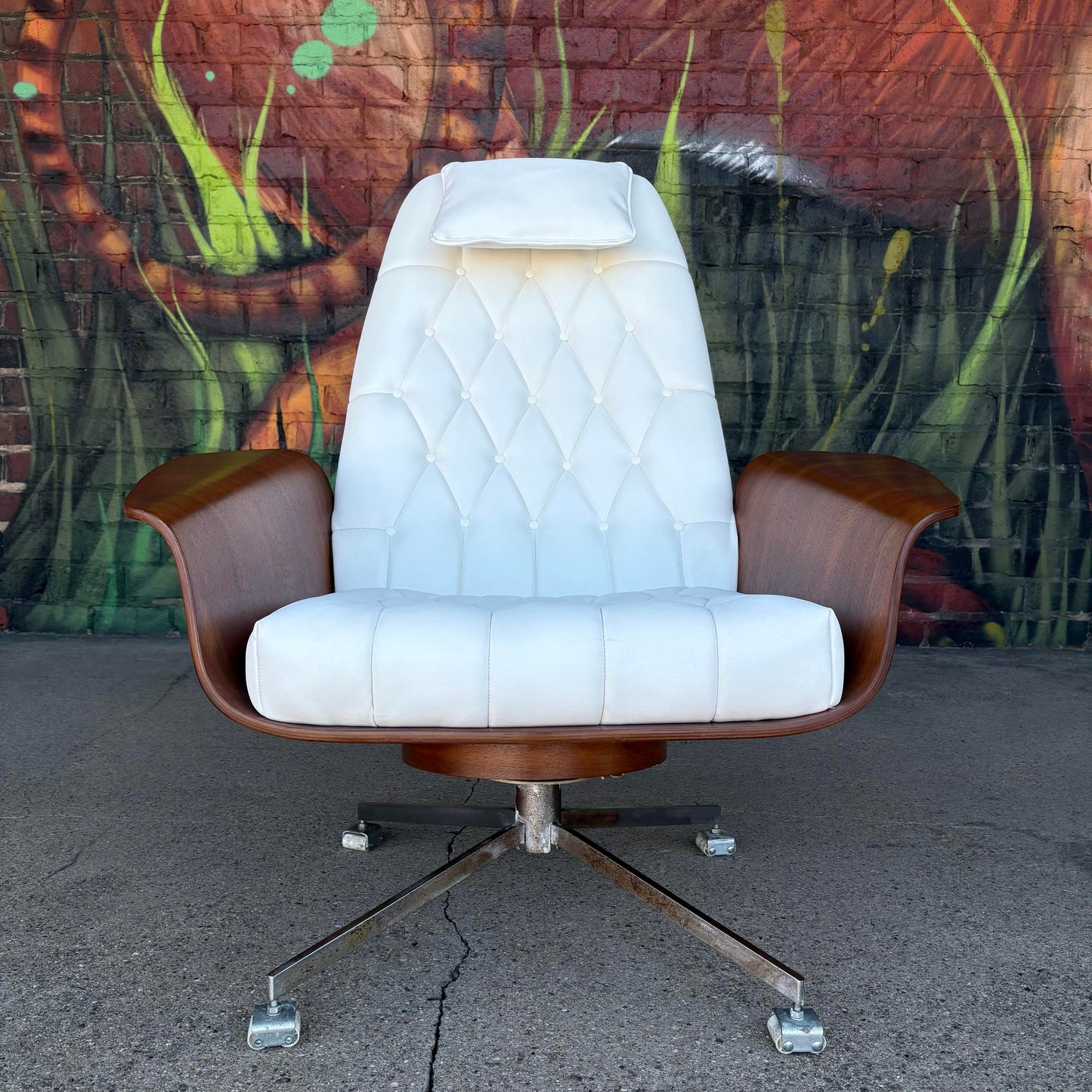 Mid Century Modern Plycraft Style Lounge Mr. Chair Newly Upholstered in White Leather