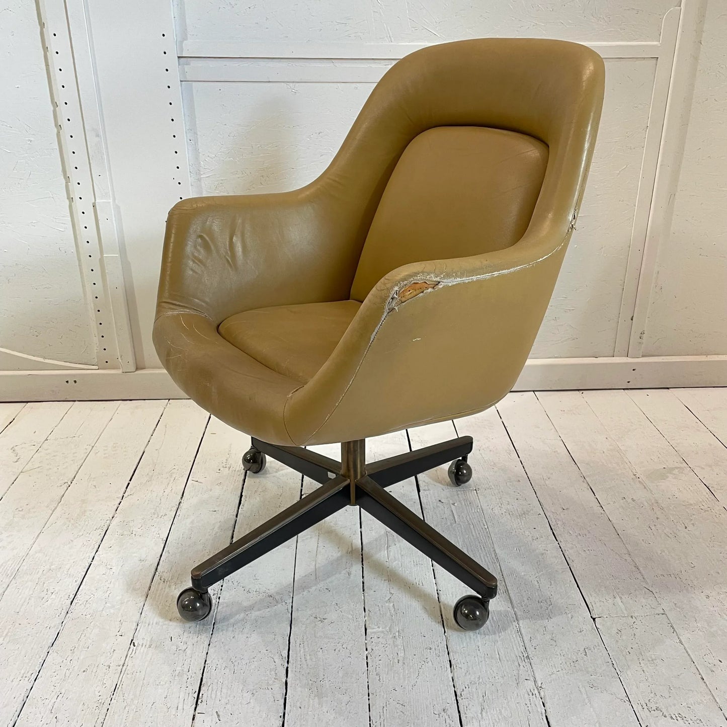 Mid Century Leather Executive Chair by Max Pearson for Knoll