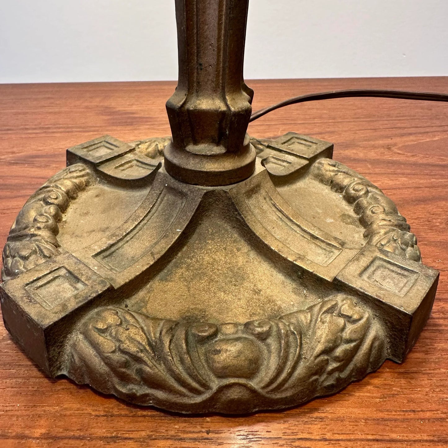 Antique Stained Glass Tiffany Style Table Lamp