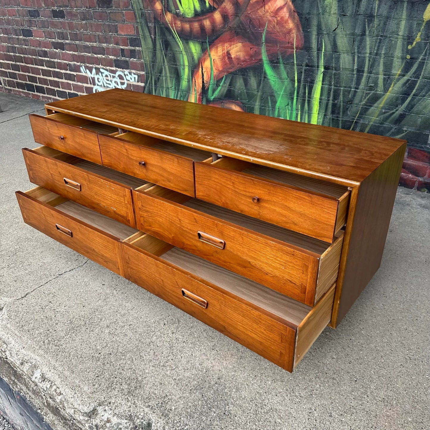 Lane Acclaim 7 Drawer Low Dresser