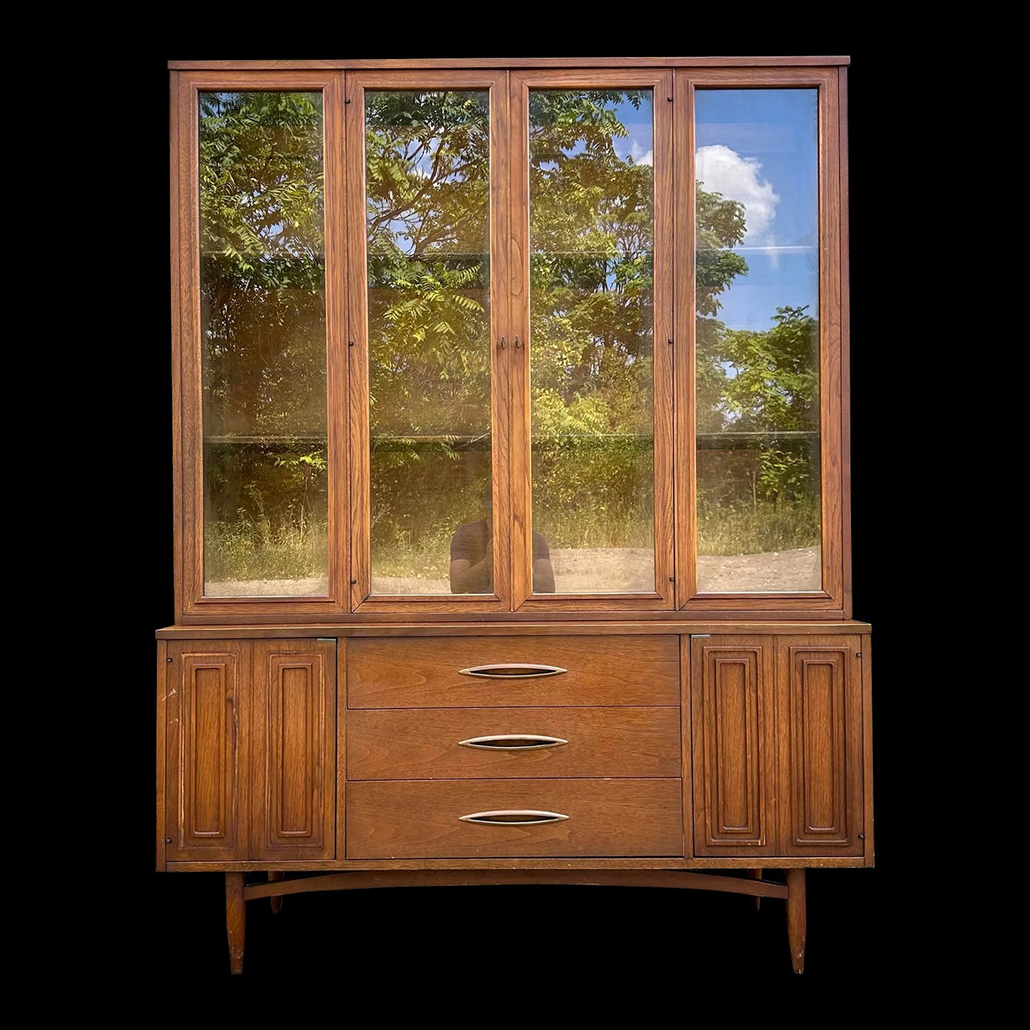 Broyhill Premier Scultpra China Cabinet