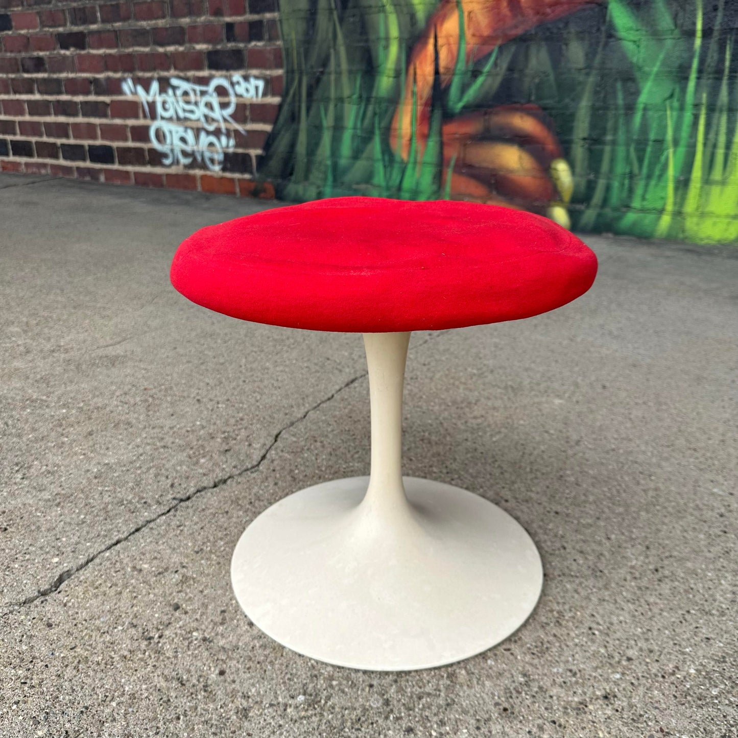 Knoll Swivel-Top Tulip Stool