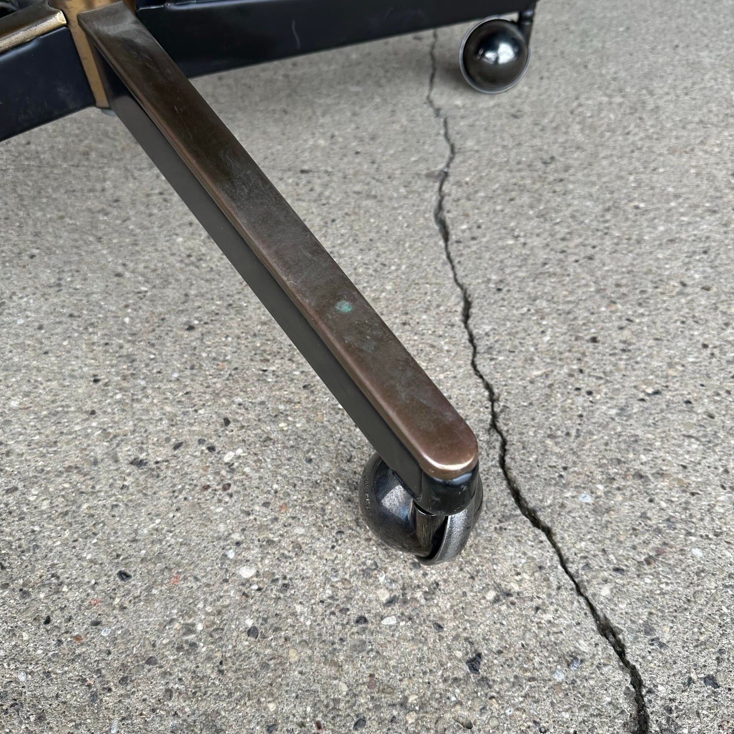 Max Pearson for Knoll Black Vinyl Executive Chair