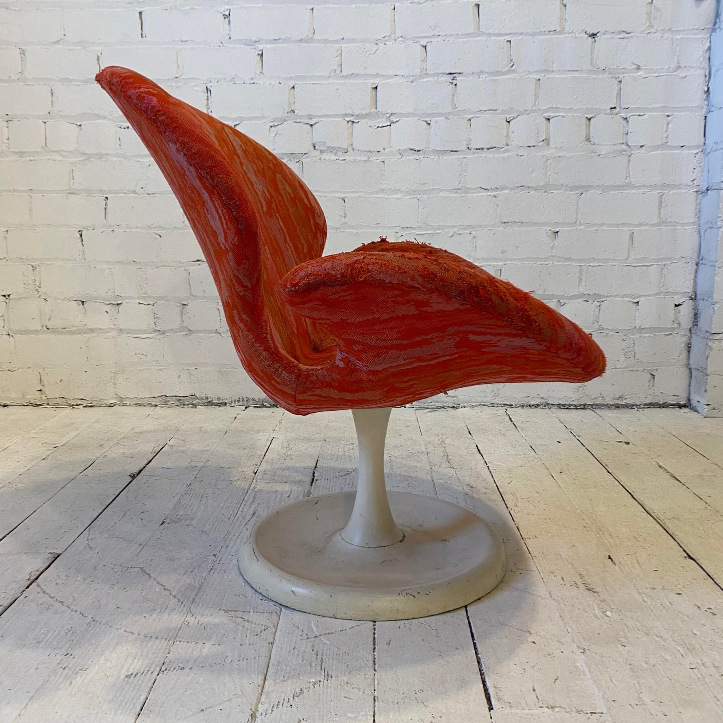 Mid Century Scandinavian Iris Tulip Swivel Base Club Chair