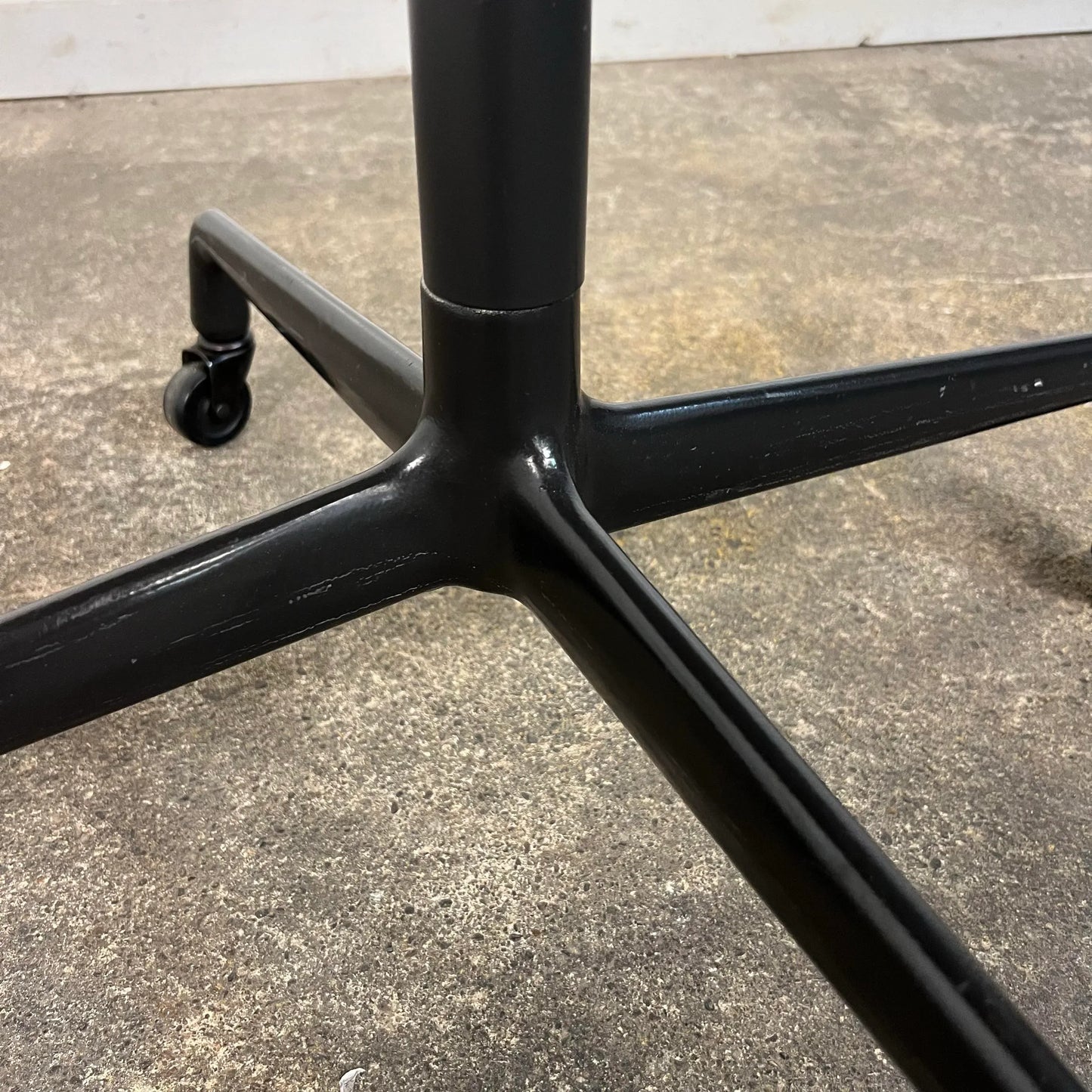 Mid-Century Modern Herman Miller Eames Aluminum Group Cafe Table