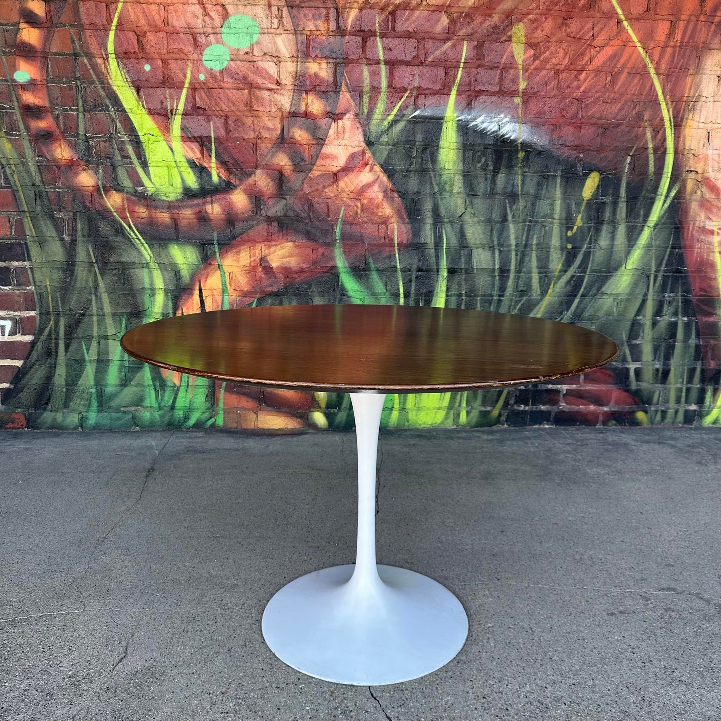 Mid Century Modern Eero Saarinen for Knoll Walnut Round Dining Kitchen Table 42"