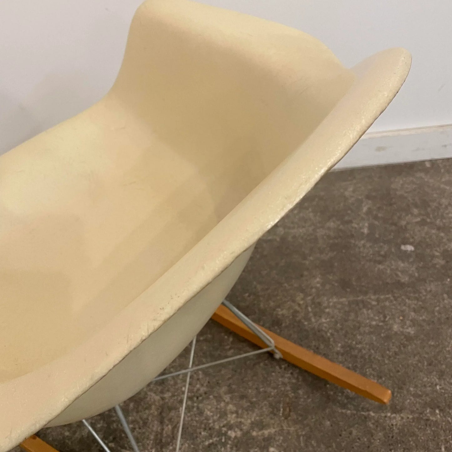 Charles and Ray Eames Arm Shell Rocking Chair for Herman Miller in White Fiberglass With Authentic Rocking Base