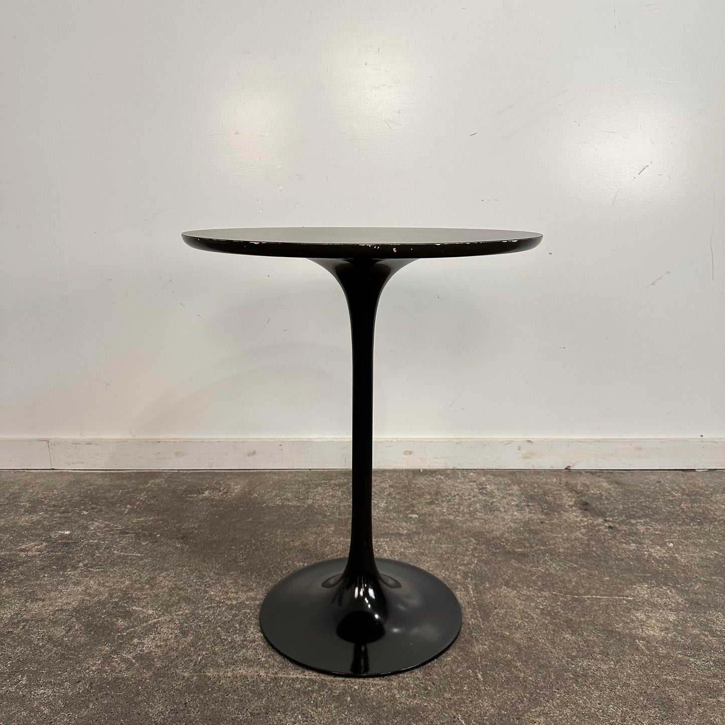Mid Century Modern Burke Round Tulip Bistro Table