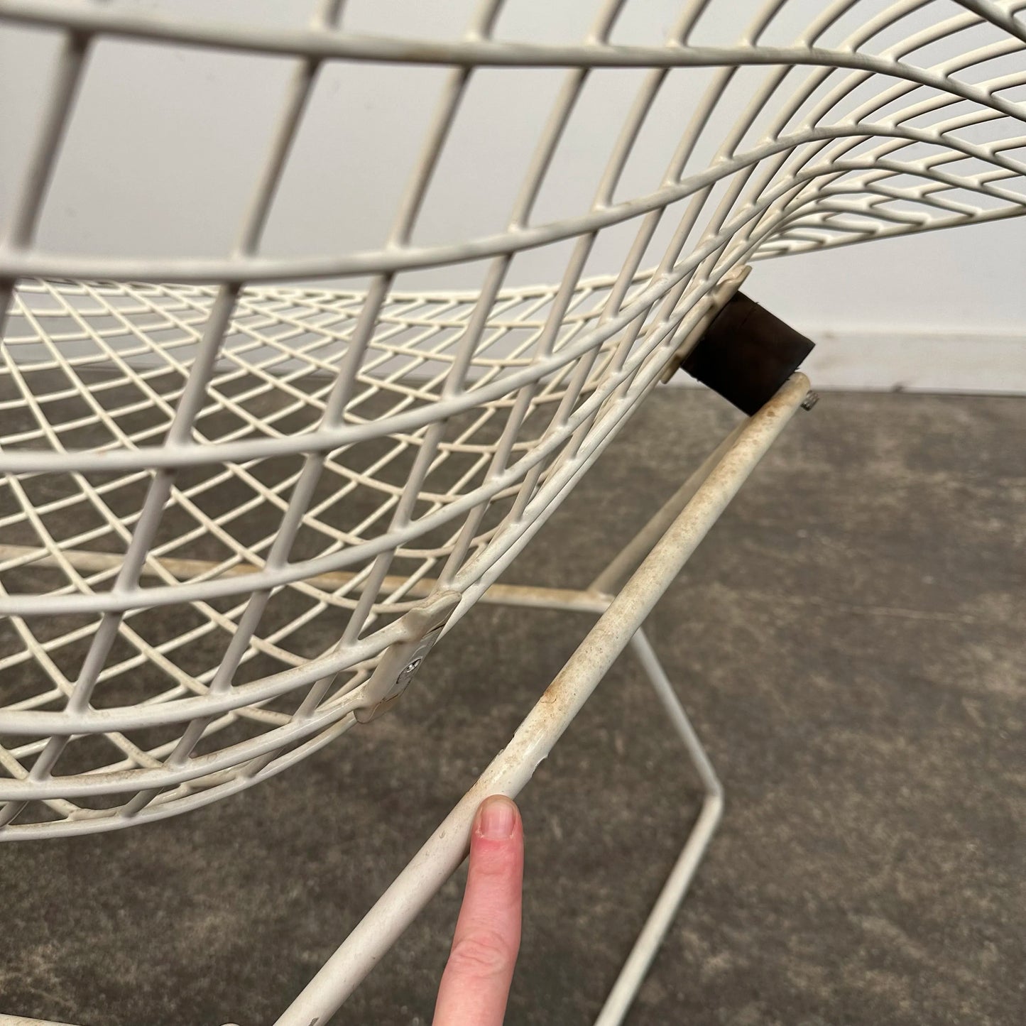 Mid Century Modern Wide Large Diamond Bertoia Chair