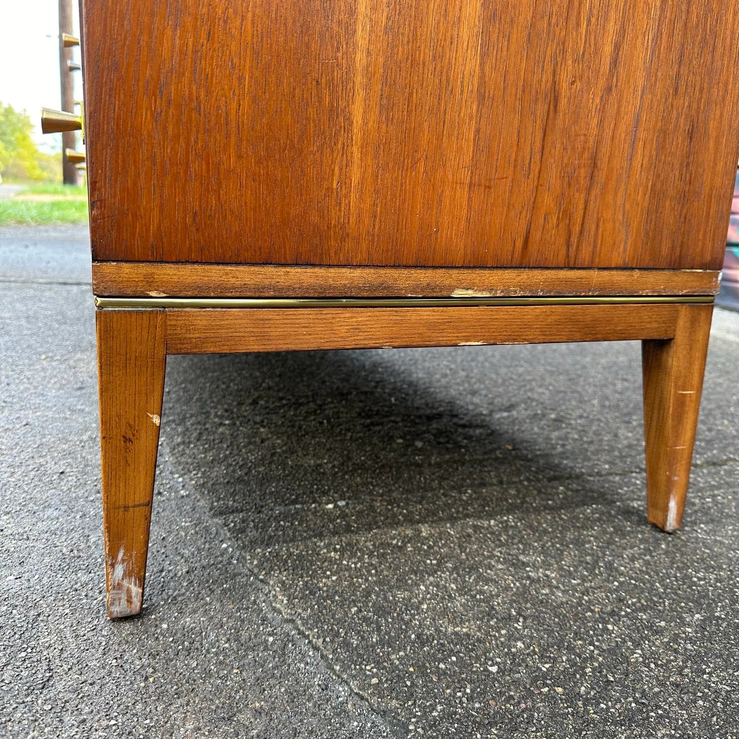 Beautiful R-Way 8 Drawer Dresser With Modern Brass Pulls